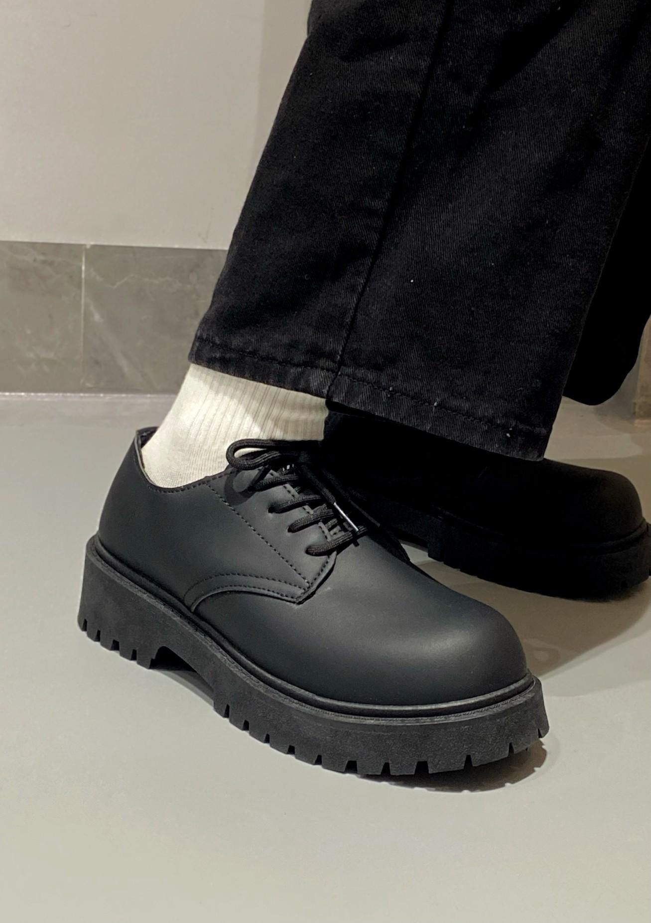 “ 不是‼没人告诉我德比鞋介么酷的吗?”